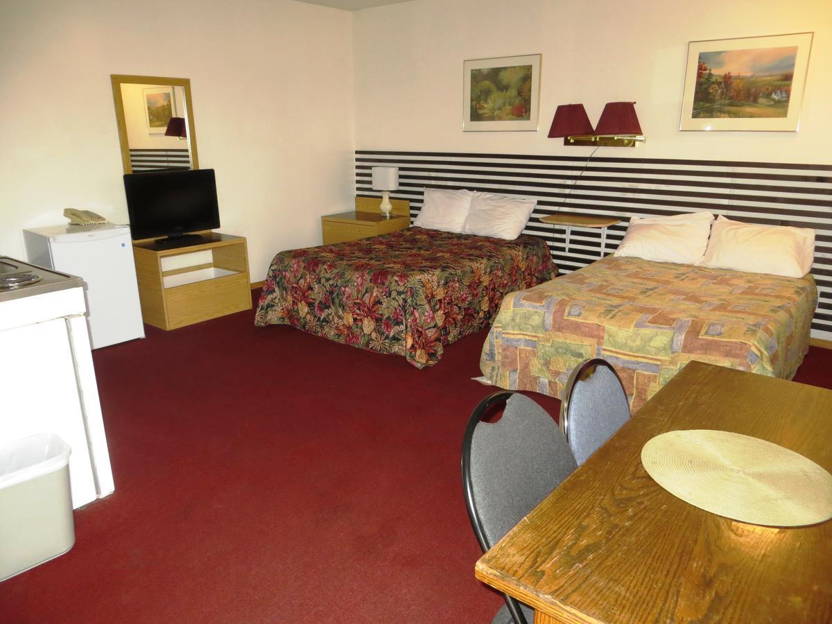 Macklin Motor Inn Exterior photo