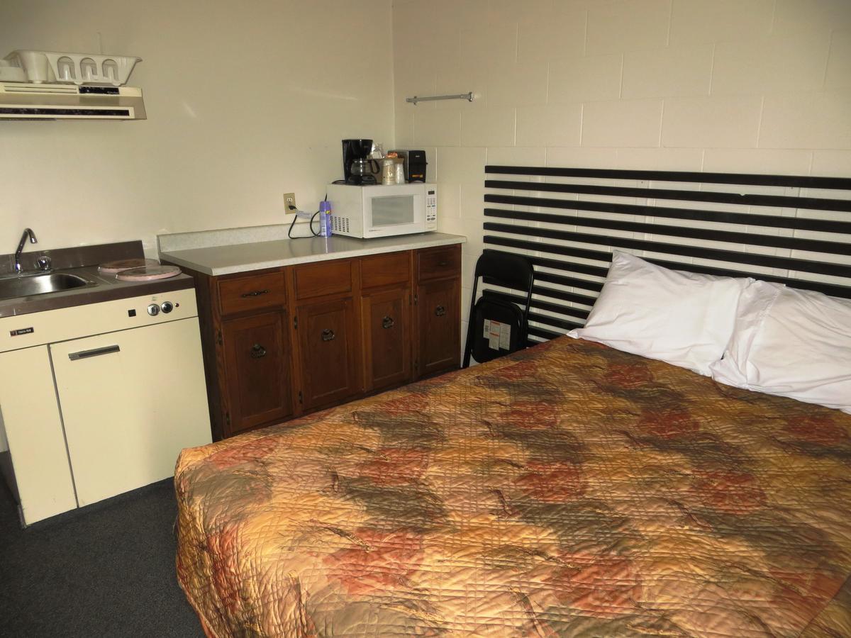Macklin Motor Inn Exterior photo